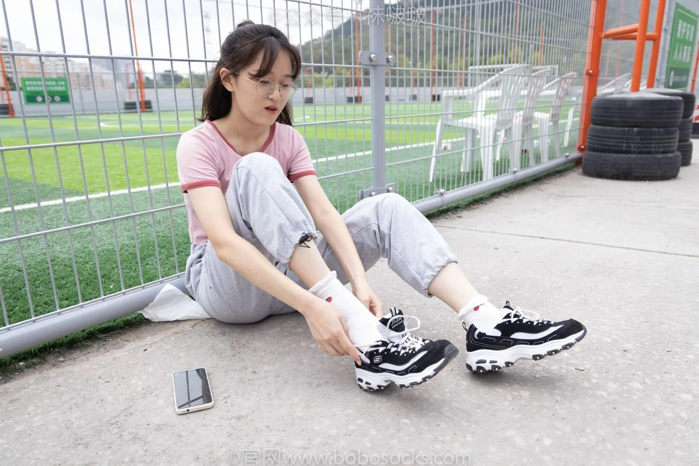 [BoBoSocks袜啵啵]NO.016 熊熊-斯凯奇运动鞋、棉袜（踩脏）、裸足 [147P]插图1